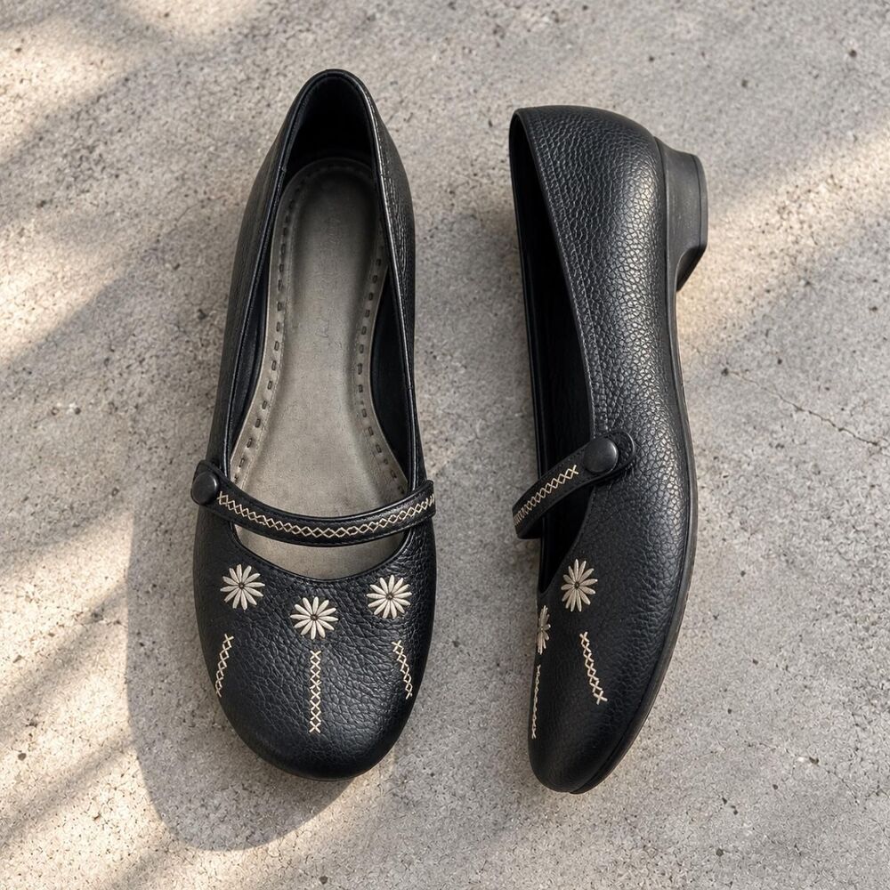 Gianni Bini Black Leather Embroidered Mary Jane Flats Floral 90s Boho Whimsigoth